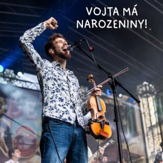 Dnes slaví narozeniny náš houslový kouzelník Vojta. 🎻

Člověk, který dokáže během pár tónů zvednout náladu celé kapele i publiku. ❤️ Přejeme všechno nejlepší, hodně zdraví, radosti, inspirace a ať ti to pořád tak krásně hraje! 🎶

A co popřejete Vojtovi vy?