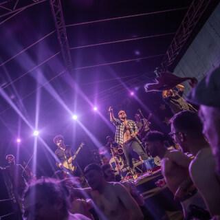 Včerejší Vlakfest ŽiWELL byl naprosto parádní. Děkujeme moc.🤩 

Takový koncept festivalu je opravdu jedinečný a klobouk dolů pořadatelům 👍🚂

Dnes se přesouváme do Ostravy, zde zahrajeme od 21:50 na MichalFestu

Poletíme?
📸 @vojta_simacek