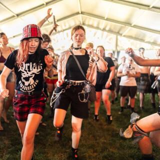 Mighty Sounds 🤩

Velké děkujeme 😎 
V tomto vedru odpoledne to byl totální  masakr 🥵

Neuvěřitelná energie co jste nám dali a bazén v backstage byl třešnička na dortu 🚒

My letíme dál, od 23:00 zahrajeme v Prachaticích na Slavnostích solné Zlaté stezky 💛

Poletíme? Davy šílí!!!