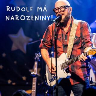 Dnes slaví narozeniny Rudolf! Člověk, který dokáže jednou rukou namalovat obraz, druhou napsat písničku a mezi tím ještě rozezpívat celý sál. 🎨🪕

Přejeme všechno nejlepší, ať ti to pořád hraje a maluje! ❤️

A co popřejete Rudolfovi vy? 👇