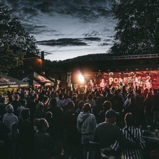 Velichov je rok od roku lepší a můžete za to VY‼️

Tady je to prostě jako doma, úžasní fanoušci a také skvělý pan majitel, který nám vždy zajistí to nejlepší 🤩

Děkujeme moc všem.  Jezdíme sem opravdu velmi rádi a už teď se těšíme na příští rok.

Davy šílí 🤪
POLETÍME?