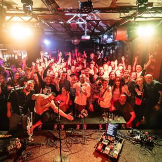 Po delší době jsme zavítali znovu do Stolárny v Havířově. 🤩

Drazí Havíři, děkujeme vám za krásný čas strávený s vámi.❤️

Do konce roku nás čekají pouze dva koncerty.
12. 12. Ústí nad Orlicí
14. 12. Brno 

Davy šílí!
POLETÍME?
📸 @david_podrabsky