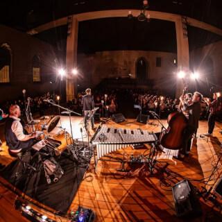 Včera jsme KOMORNĚ kázali v zaplněné Betlémské kapli 🤩

Děkujeme vam všem, kteří jste nám přišli po koncertě sdělit svoje čerstvé dojmy. Zahrát koncert na tomto místě byla skvělá volba. 😇

Pro nás to byl zážitek na celý život a věříme, že i pro vás.

A co říkáte na Běž dál hrané Ondřejem na varhany?

Příští týden pokračujeme
18. 3. - Ostrava
19. 3. - Olomouc
20. 3. - Polička

P?

📸 @david_podrabsky