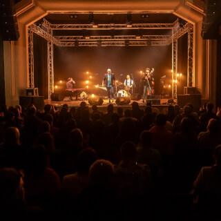 Děkujeme OSTRAVO!!! 😍 

Třetí komorní zastávka v Barráku v Ostravě je teď minulostí. Dnes se přesouváme do Olomouce a zítra to zakončíme v Poličce.

Lístky můžete ještě zakoupit zde: https://tickets.behindstage.com/poletime

P?

📸 David Podrabský