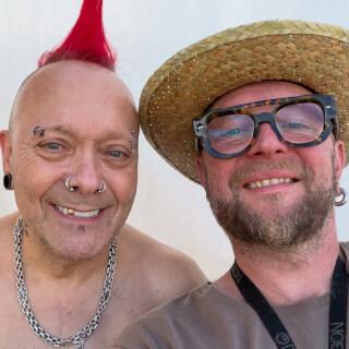 Festivaly nejsou jenom o hraní, ale i o milých setkáních, jako bylo třeba tohle na @mightysounds ❤️