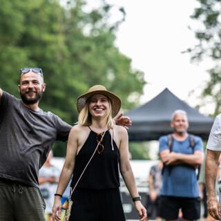 Poslední koncert tohoto víkendu jsme odehráli mezi horami v obci Lipová-lázně. 🤩

Cesta na tento koncert nám trvala přesně 7 hodin a 5 minut. Takový malý test na cestu do Chorvatska. 🤣

Děkujeme moc ❤️

V pátek 3. 7. hrajeme od 21:00 v Mikulově na @denwerfest 
A v sobotu se vypravíme na @vysocina_fest 

Davy šílí!!!
Poletíme?