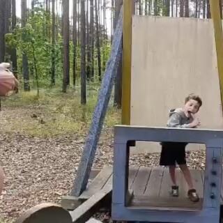 Tak to vypadá, že se přes léto náramně bavíte, a my máme obrovskou radost, že právě naše písničky vás v tom doprovází! A ještě větší radost máme, že nám tahle videa posíláte. ❤️

Za první děkujeme @cyra_vole 🎤

A za druhé @club_trilobit_ohrazenice 🗽